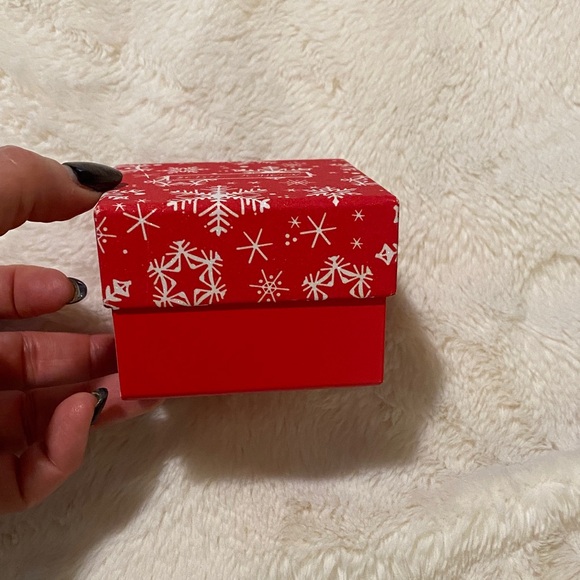 Betsey Johnson Green and Pink Gift Earrings. NWT and comes with gift box 🎁 - Picture 5 of 6